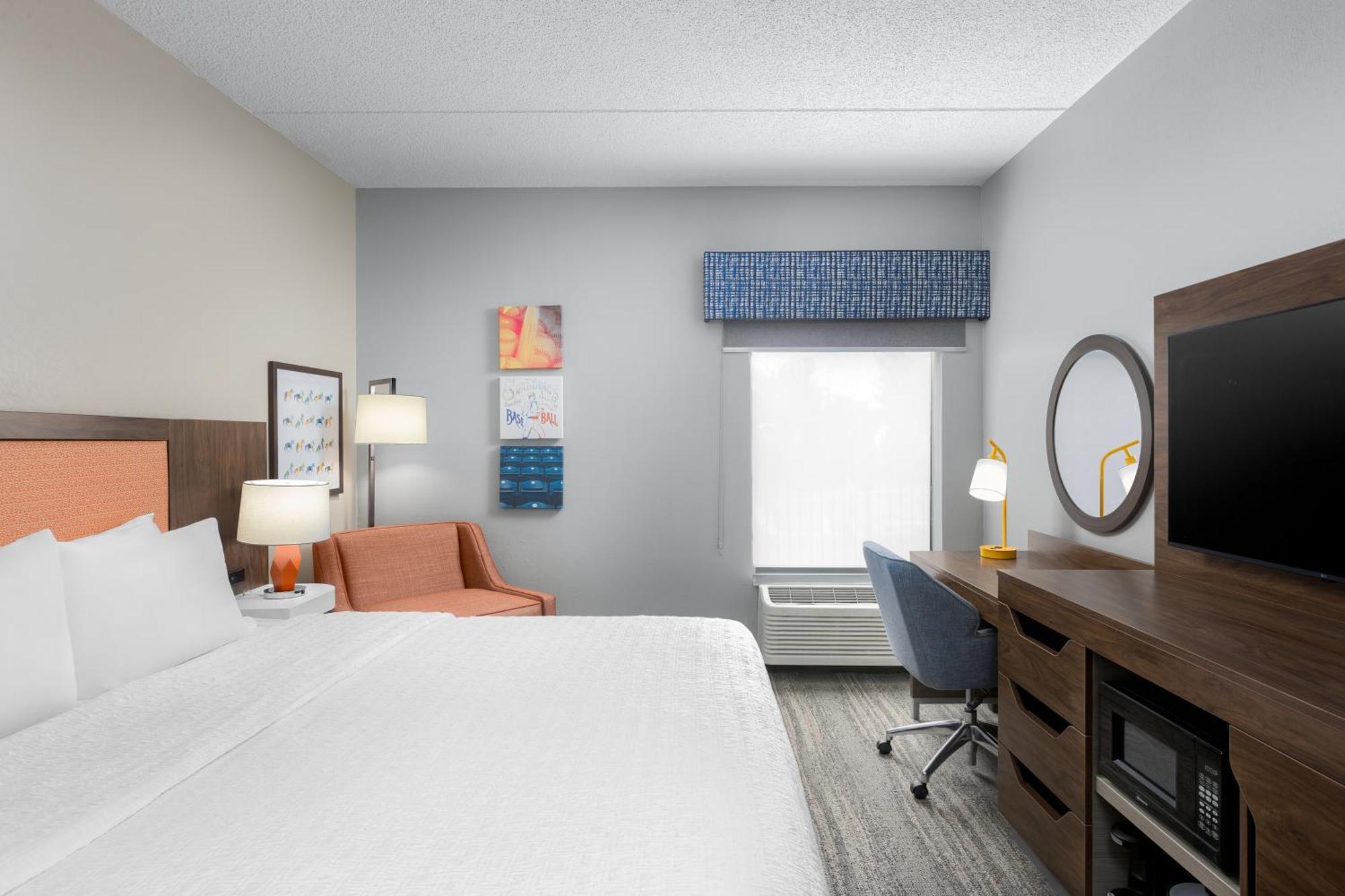 Hampton Inn Louisville Airport Fair/Expo Center Екстериор снимка