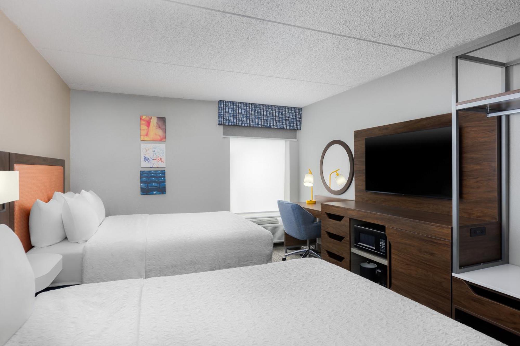 Hampton Inn Louisville Airport Fair/Expo Center Екстериор снимка