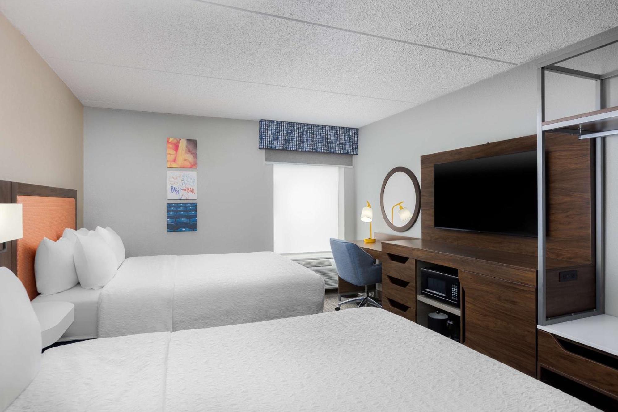 Hampton Inn Louisville Airport Fair/Expo Center Екстериор снимка